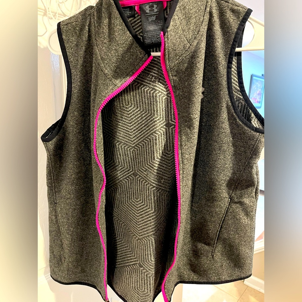Girl’s Under Armour cold gear vest size XL